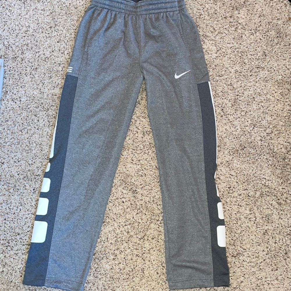 Men’s Medium Nike Therma-Fit Sweatpants